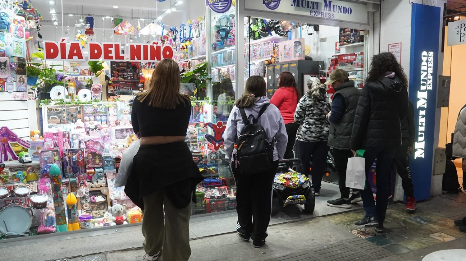 San Juan registró filas en el comercio por las compras del Día del Niño