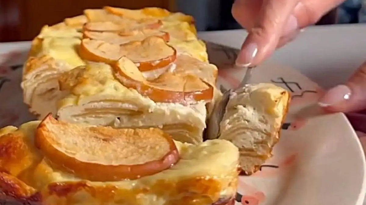 Cómo hacer la torta de manzana sin harina ni azúcar y con pocos ingredientes