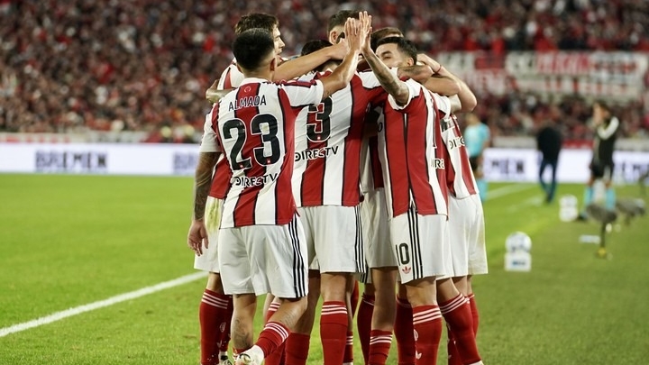 River cortó la racha ante Argentinos y consiguió su primer triunfo