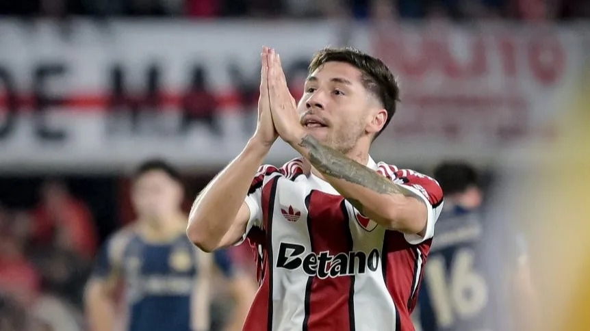 Montiel volvió a hacer festejar a River tras 399 minutos y salió lesionado