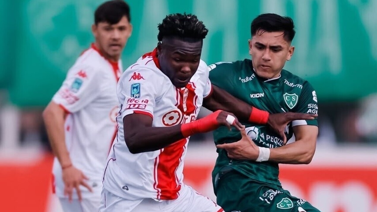 Sarmiento aprovechó un expulsado y derrotó 2-0 a Huracán en Junín