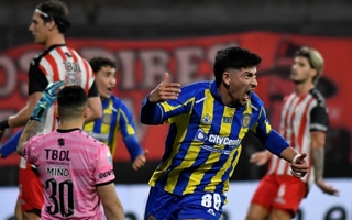 Con suplentes, Rosario Central venció a Barracas y se prendió arriba