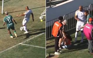 Un futbolista noqueó de un pelotazo a una fotógrafa durante un partido
