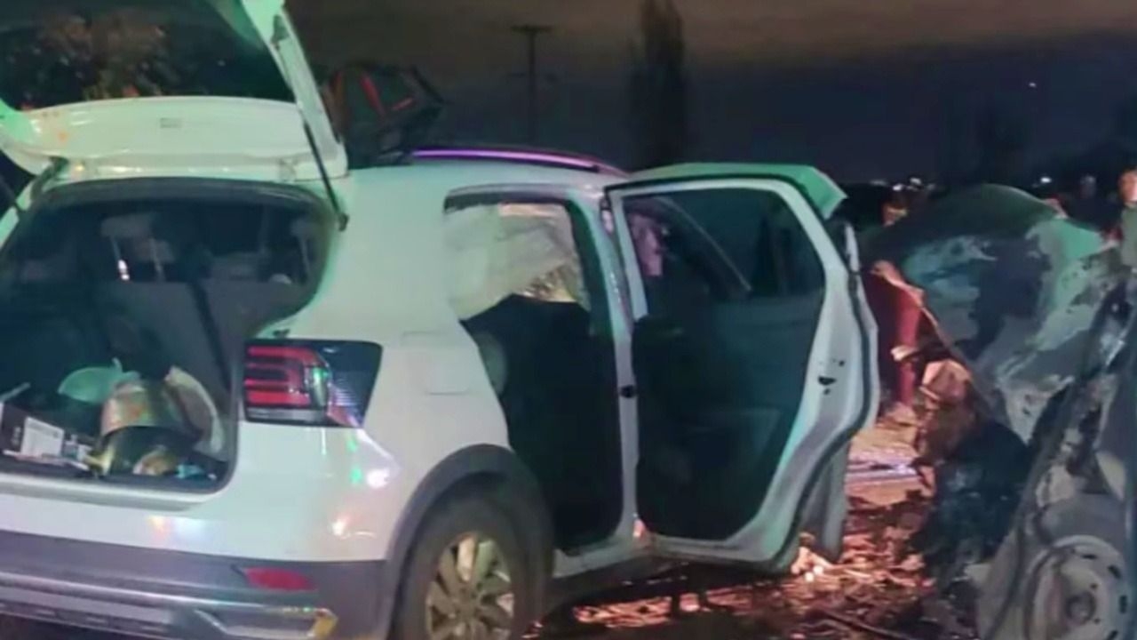 Un árbitro de fútbol murió en un violento choque frontal