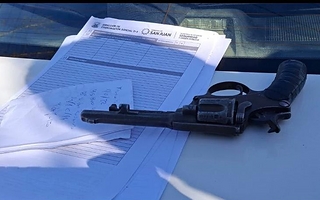 Detuvieron a un joven con un revólver durante un control en el Barrio CGT