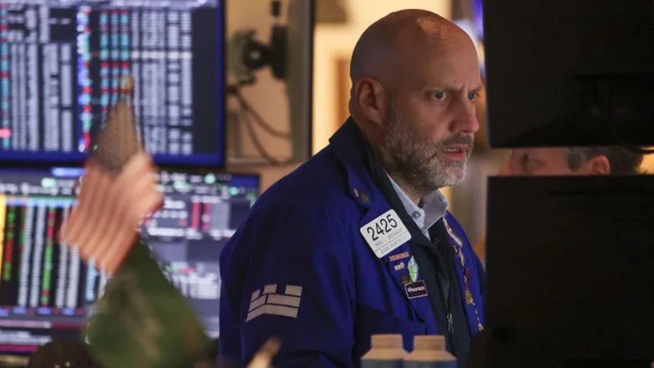 El riesgo país rozó los 500 puntos y encendió la alerta en los mercados