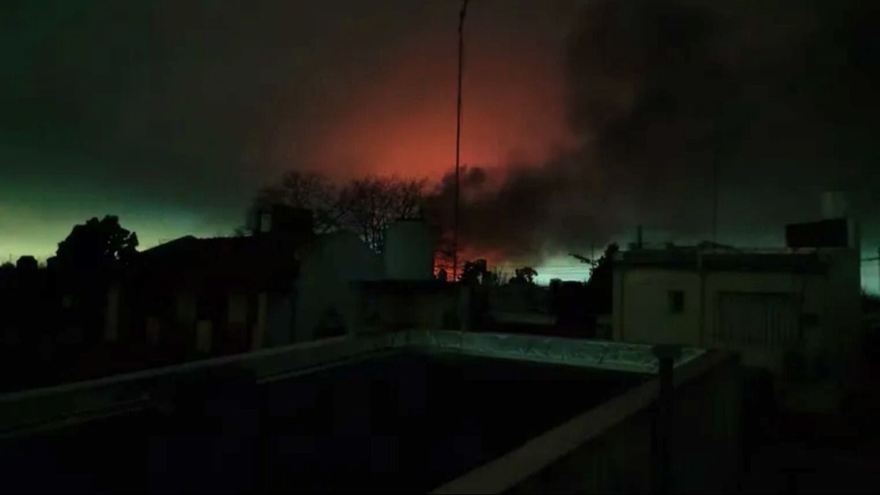 Más de 18 mil usuarios siguen sin luz tras el incendio en La Plata