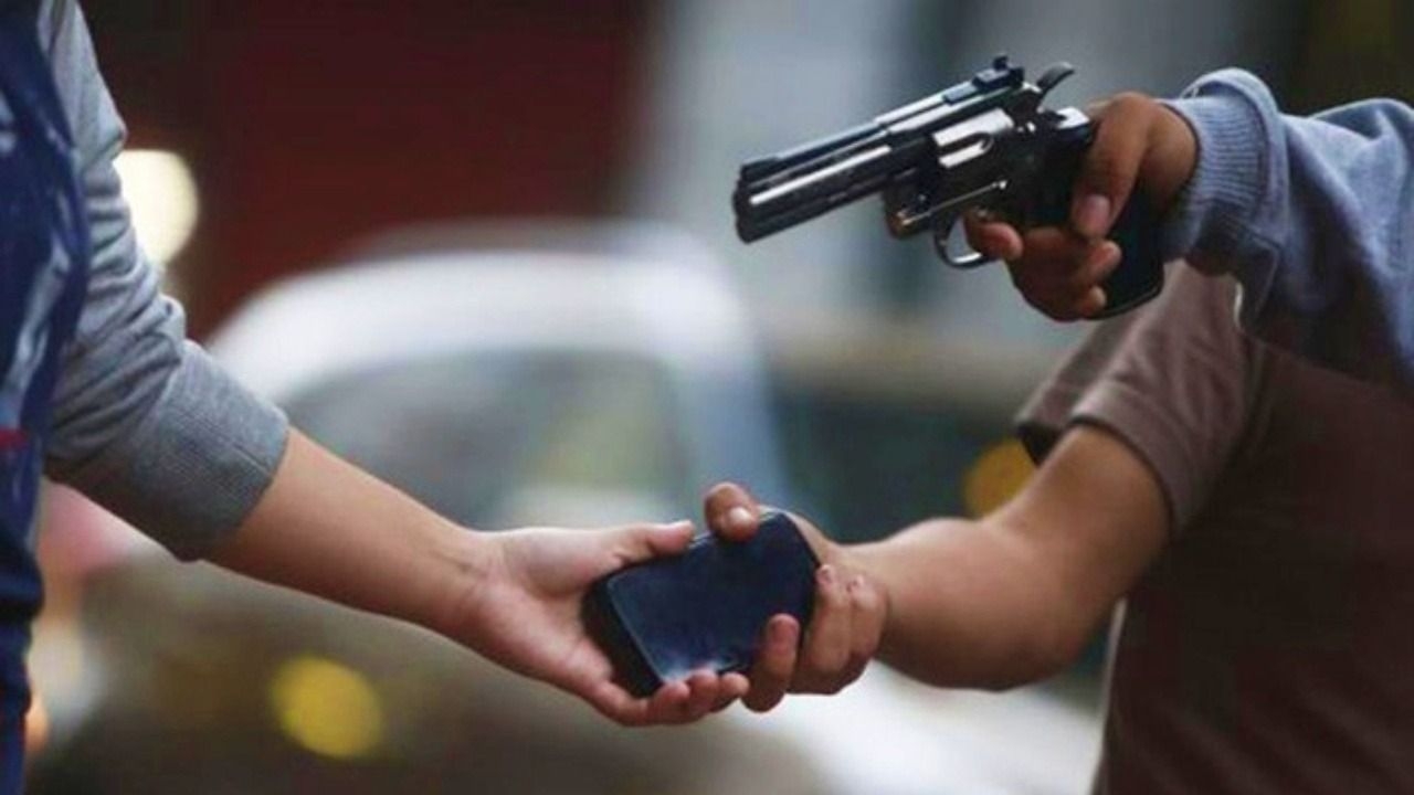 Asaltaron a un conductor de Uber a punta de pistola y le robaron la moto