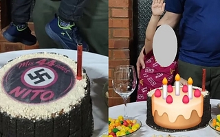 Festejó su cumpleaños con una torta con una esvástica y un nene haciendo el saludo nazi