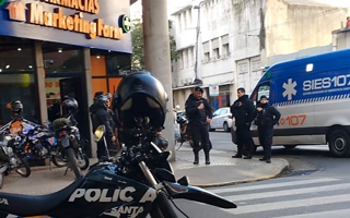 Entró a la farmacia de su exesposa, la mató de siete puñaladas y escapó