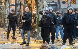 Piden investigar a Monteoliva y al policía de civil tras la marcha por la Ley de Tierras