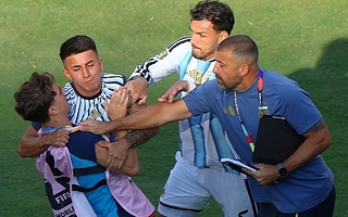 Sanción de 10 partidos para Paredes y otros dos futbolistas y multa a la AFA por la bandera de Malvinas