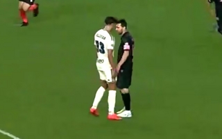 Sancionaron a Messi por tocarle la cabeza a un rival durante un cruce en la MLS