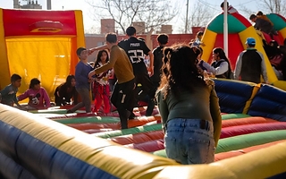 Capital festeja el Día del Niño con una tarde de juegos en Plaza Almirante Brown