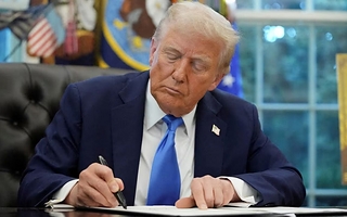 Una jueza frenó la suspensión de visas de Trump para 75 países