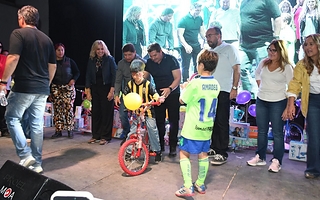 Rivadavia celebró el Día del Niño con una multitud y el gobernador Orrego