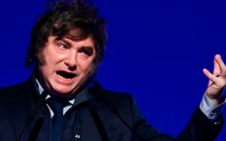 Milei recurrió a la IA para defender sus insultos contra periodistas