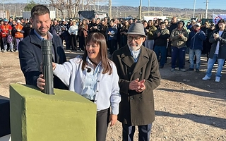 Chimbas puso la piedra basal de su primer polideportivo techado