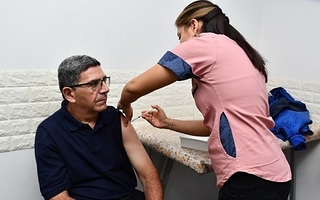 Salud pidió completar la segunda dosis de la vacuna contra el dengue