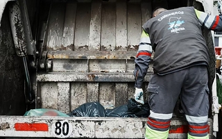 Recolector murió aplastado por un camión de basura y detuvieron al compañero