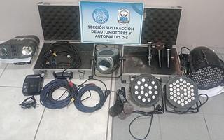Investigan robo de motos y secuestraron equipos de sonido e iluminación