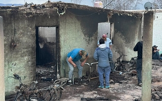 Municipio y Gobierno prestaron asistencia a familias afectadas por los incendios