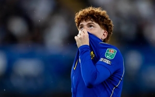  El Colo Barco fue silbado por los hinchas ingleses en su debut con Chelsea