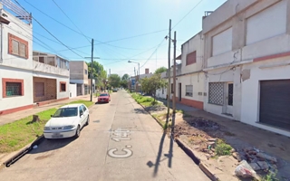 Discutió con su vecino, lo mató a puñaladas y escapó por los techos