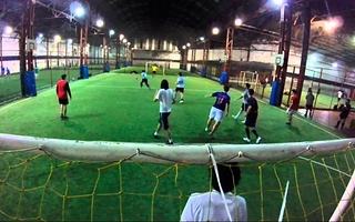 Murió un hombre que jugaba al fútbol con sus amigos en unas canchas de Capital
