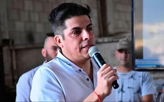 Un intendente cordobés rompió en llanto por su crisis municipal en una entrevista