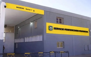 Tenía salidas transitorias y lo acusan de asaltar a una adolescente a punta de revólver