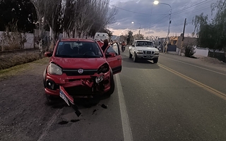 Un giro en U terminó en un violento choque