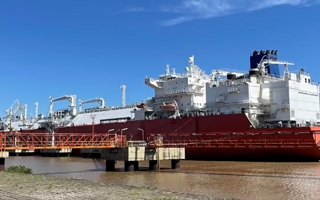 Petroleras financian un gasoducto clave para exportar GNL argentino