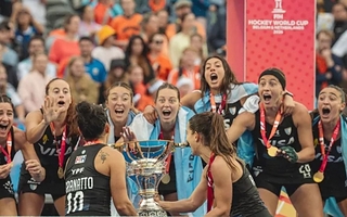 La foto de las capitanas de Las Leonas que recordó a Messi y su festejo en Qatar