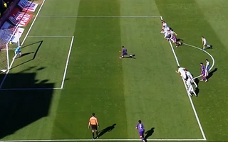 Porqué después de atajarle un penal a Almada el VAR ordenó repetirlo