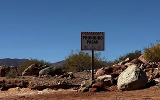 Ischigualasto sumó carteles y vigilancia para proteger la zona donde cayó el helicóptero