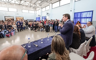 Orrego inauguró aulas, un playón y nuevas computadoras en una escuela en Vallecito