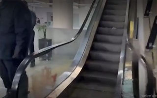 Colapsa escalera mecánica en estación Sáenz: 11 heridos