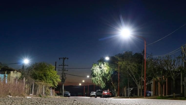 Iluminan con LED la calle Prolongación Rawson 