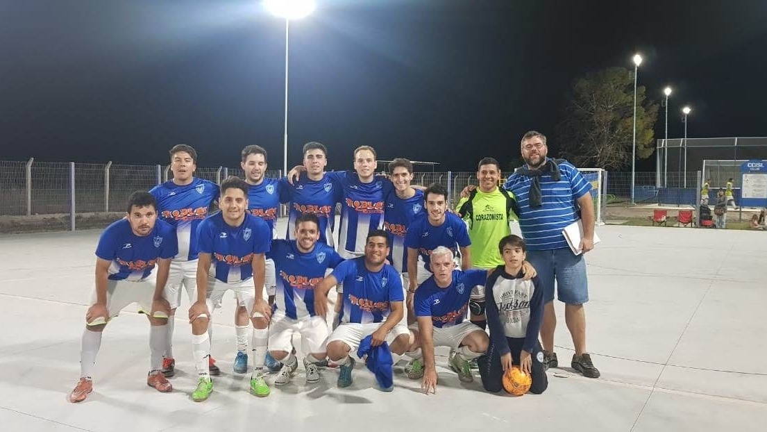 La historia de un conocido periodista que cumplirá el sueño de jugar con su hermano y su hijo