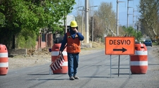 Ensanche de Calle 5: el tendido eléctrico hace que se demore la obra