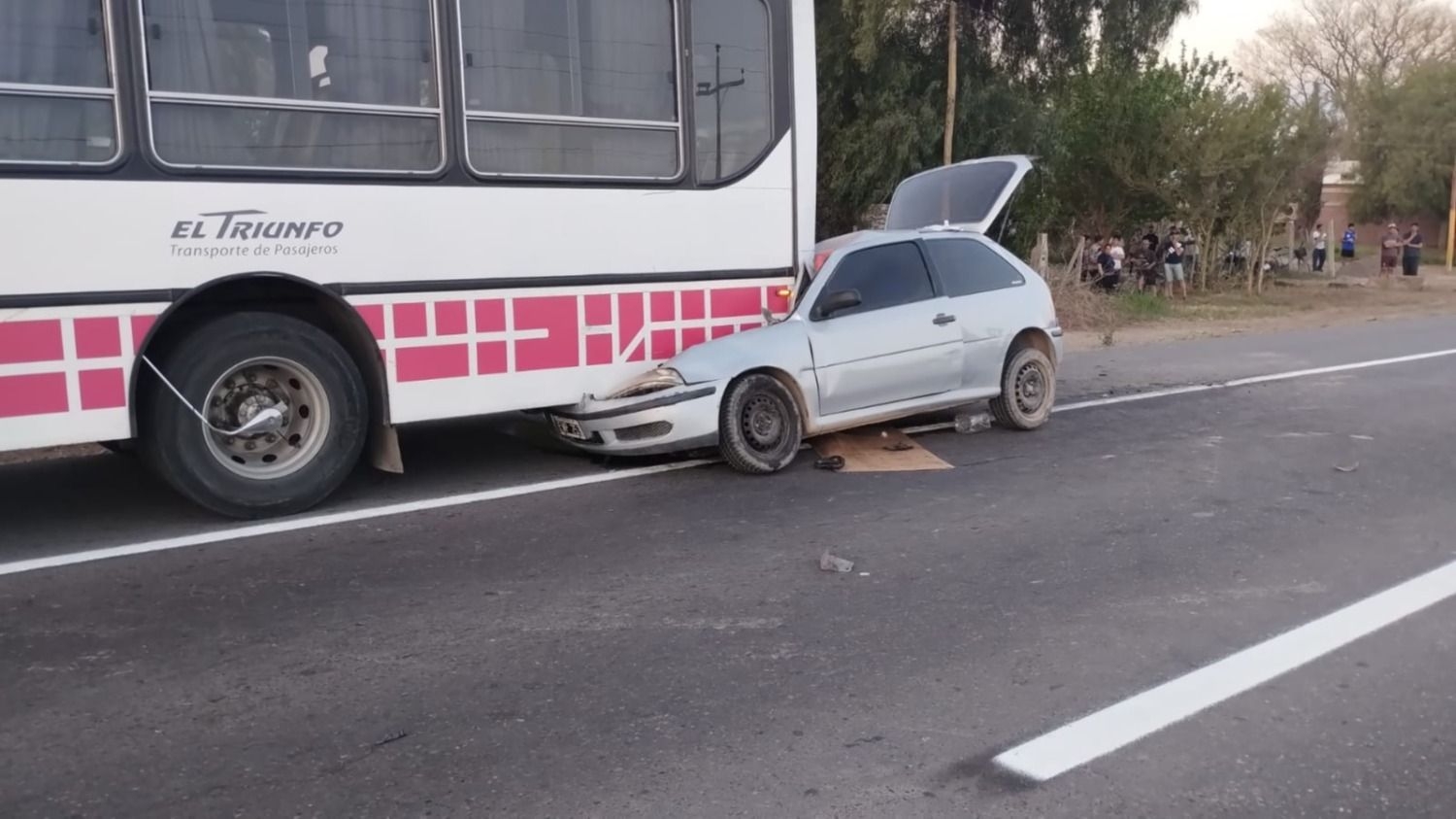 Un auto chocó con un colectivo de la Red Tulum en Caucete: hay heridos