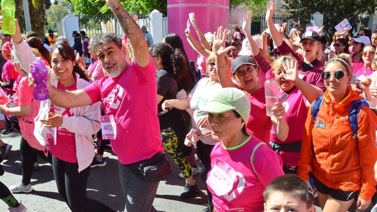 San Juan se vistió de rosa en la lucha contra el cáncer de mama
