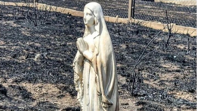 Virgen sobrevive a la devastación de los incendios en Córdoba