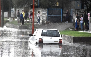 Tormenta de Santa Rosa: récord de lluvias y graves inundaciones en Buenos Aires