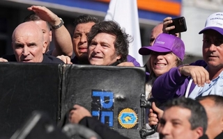 Javier Milei cerrará campaña en Moreno y luego viaja a Estados Unidos