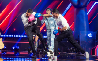 Jaime Muñoz cambió momentáneamente el canto por los guantes en La Voz Argentina