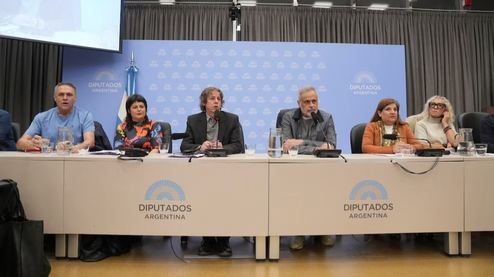 Rial y Federico junto a diputados de la oposición. 