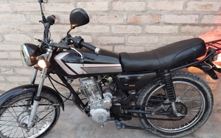 Un motociclista escapó de la Policía y abandonó su rodado