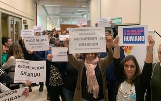 Estatales autoconvocados exigieron aumentos de sueldos del 100%